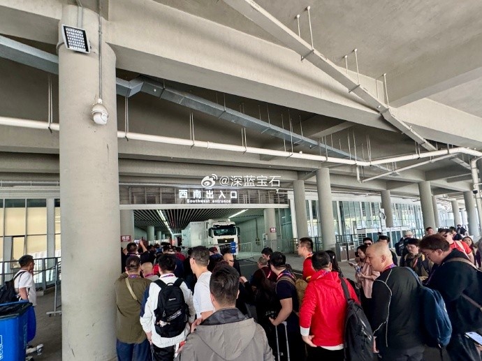  盛況空前！記者曬照：距離中澳之戰(zhàn)還有三小時，現(xiàn)場記者已超百名