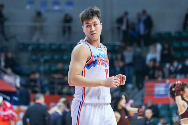  防到5犯被提前罰下！艾孜麥提全場9中3 貢獻9分1板1斷